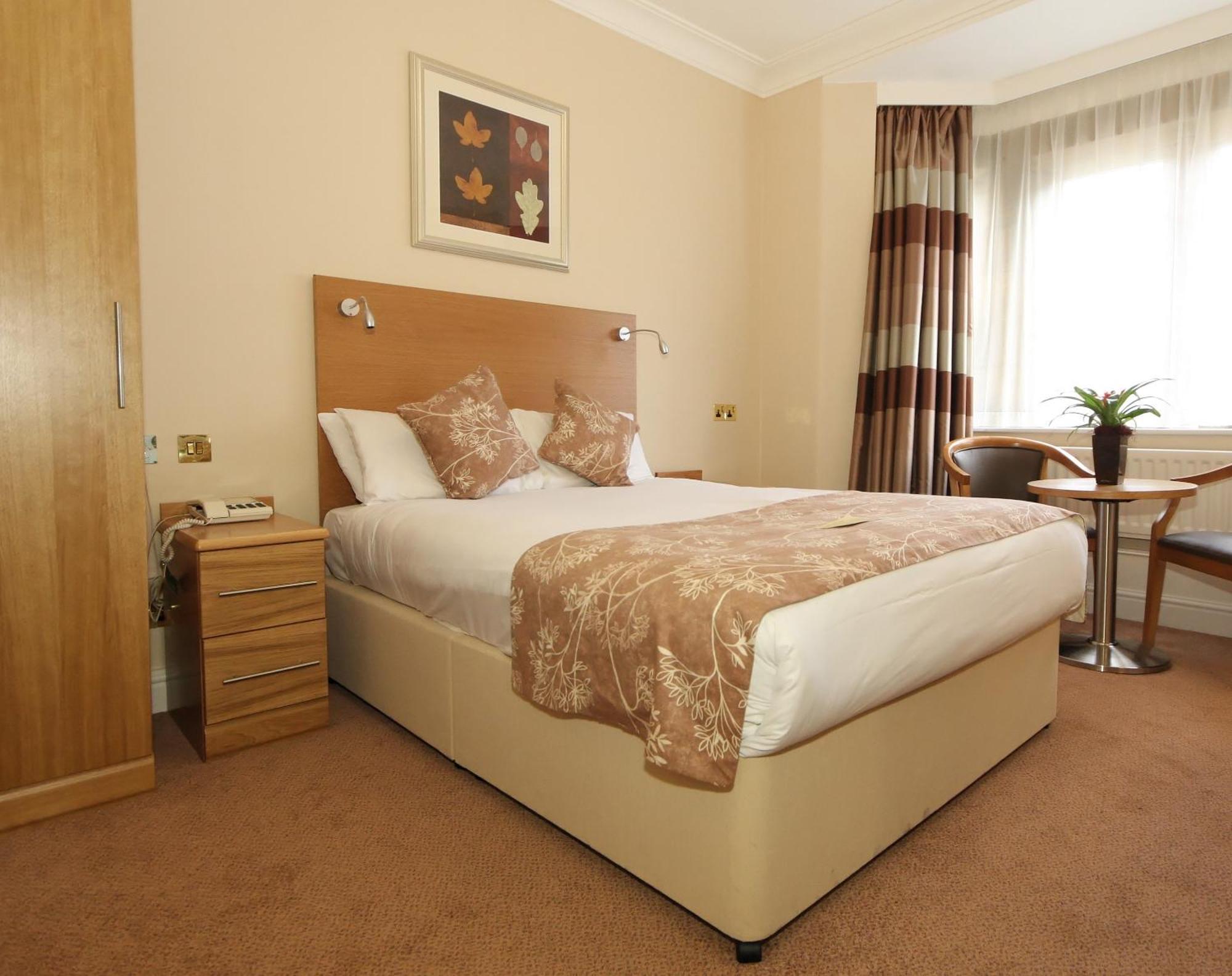 Weetwood Hall Estate Leeds  Exterior photo